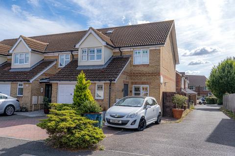 4 bedroom end of terrace house for sale - Chaffinch Drive, Kingsnorth, Ashford