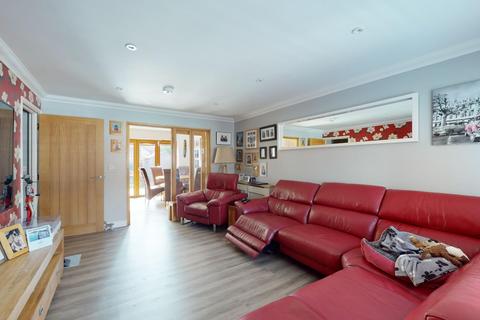 4 bedroom end of terrace house for sale - Chaffinch Drive, Kingsnorth, Ashford