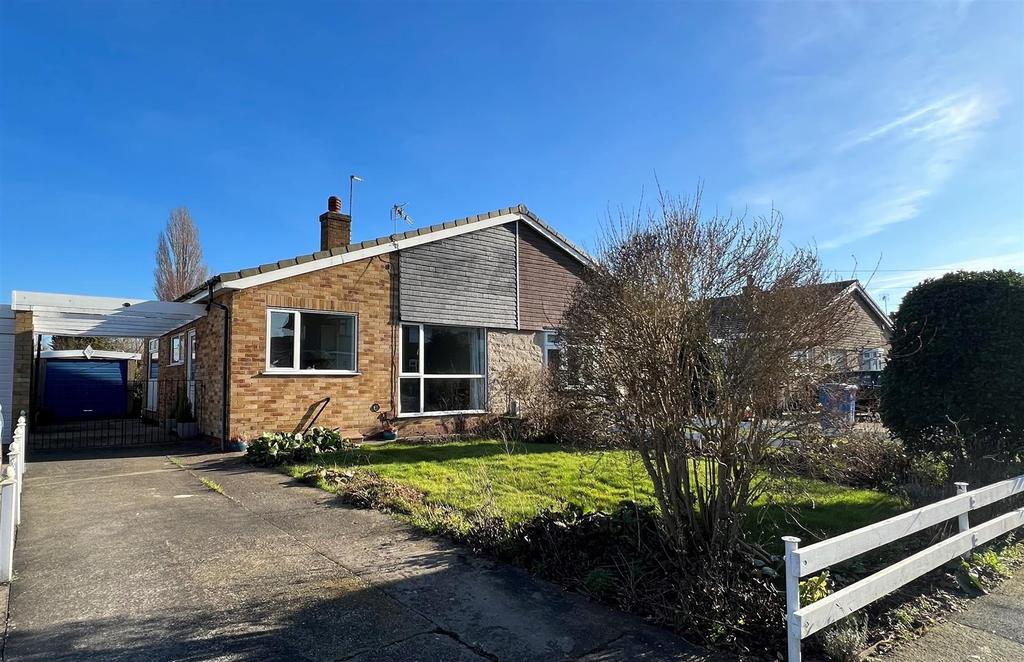 The Wolds, Cottingham 2 bed semidetached bungalow £239,500