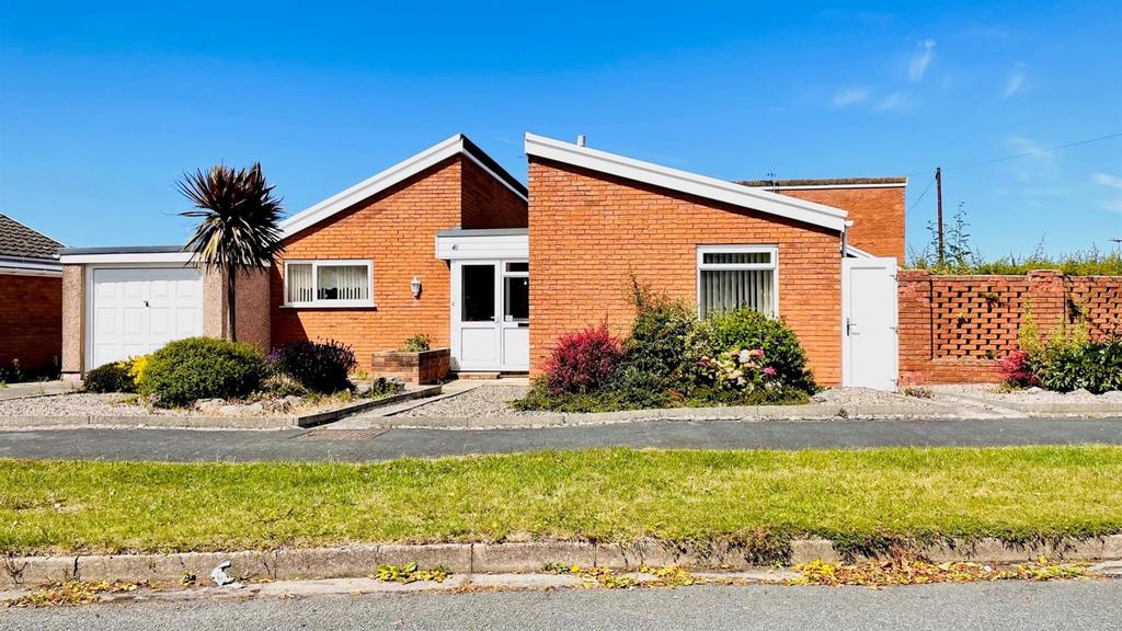 Liddell Drive, Craig y Don, Llandudno 3 bed detached bungalow £279,950