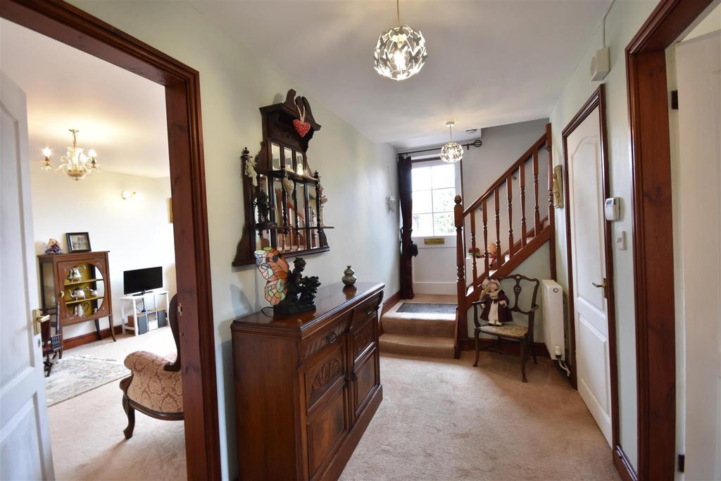 Dykes End, Collingham, Newark 3 bed character property £350,000