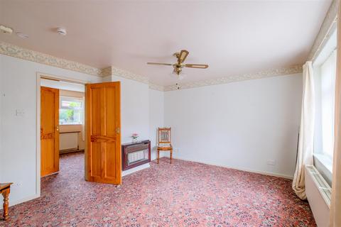 3 bedroom semi-detached house for sale - Thornton Road, Brighouse