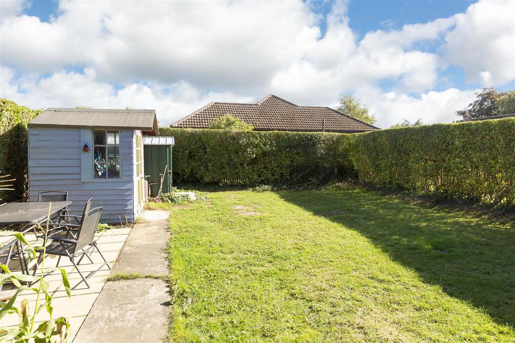 Yapham Road, Pocklington, York 4 bed semidetached house £395,000