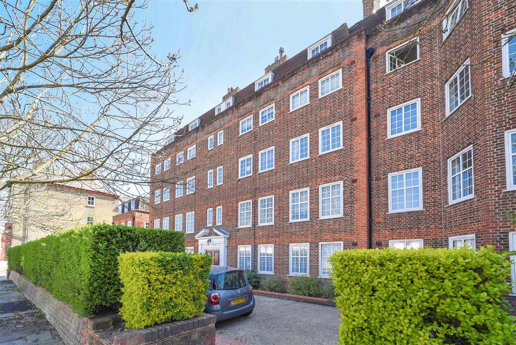 Lebanon Court, Richmond Road, Twickenham 2 bed flat £2,250 pcm (£519 pw)