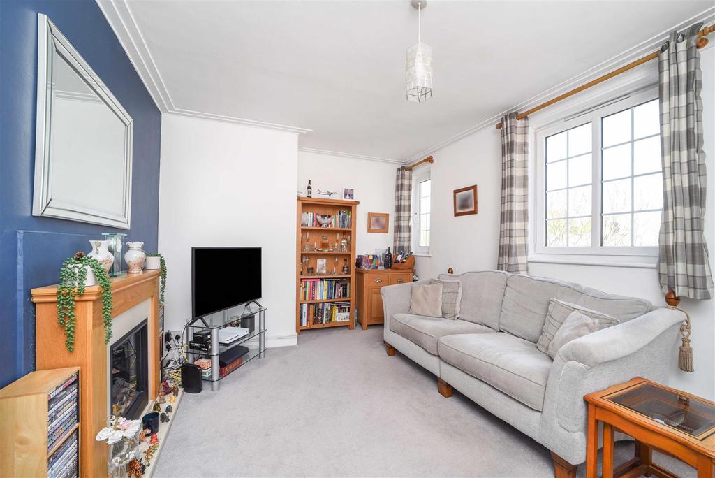Lebanon Court, Richmond Road, Twickenham 2 bed flat £2,250 pcm (£519 pw)