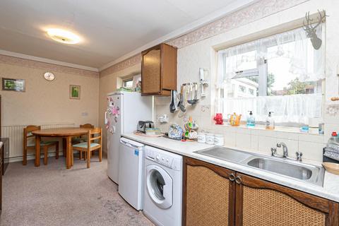 31 Buxton Road, Theydon Bois, Epping, CM16 7HD
