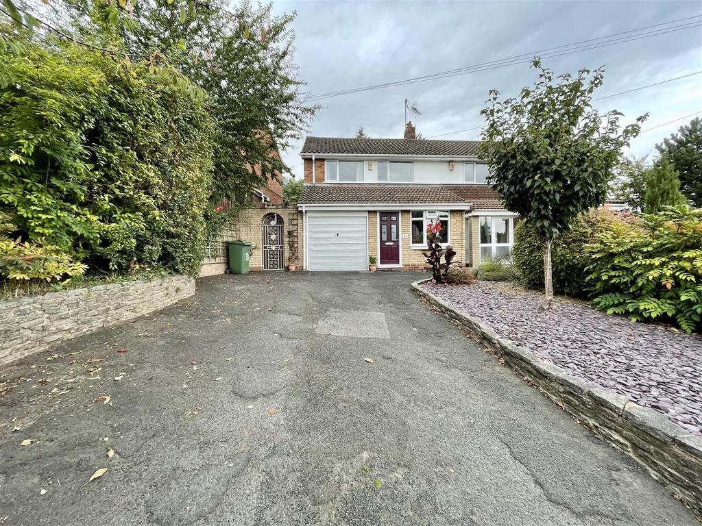 Shelton Lane, Halesowen 3 bed semidetached house £239,995