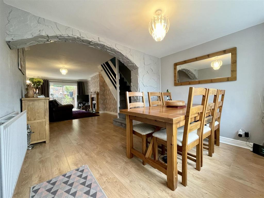 Shelton Lane, Halesowen 3 bed semidetached house £239,995