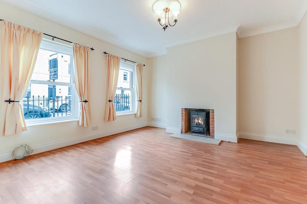 Living Room a.jpg