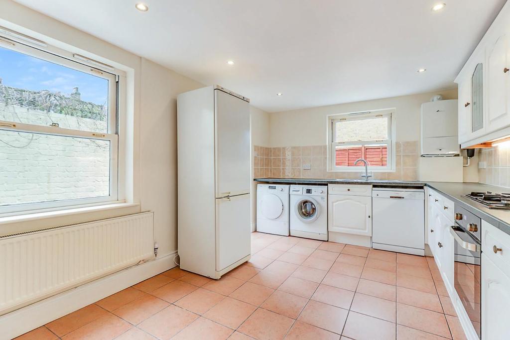 Kitchen b.jpg