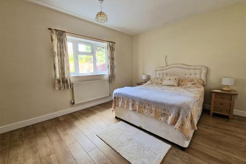 3 bedroom detached bungalow for sale - Bath Road, Mickleover, Derby