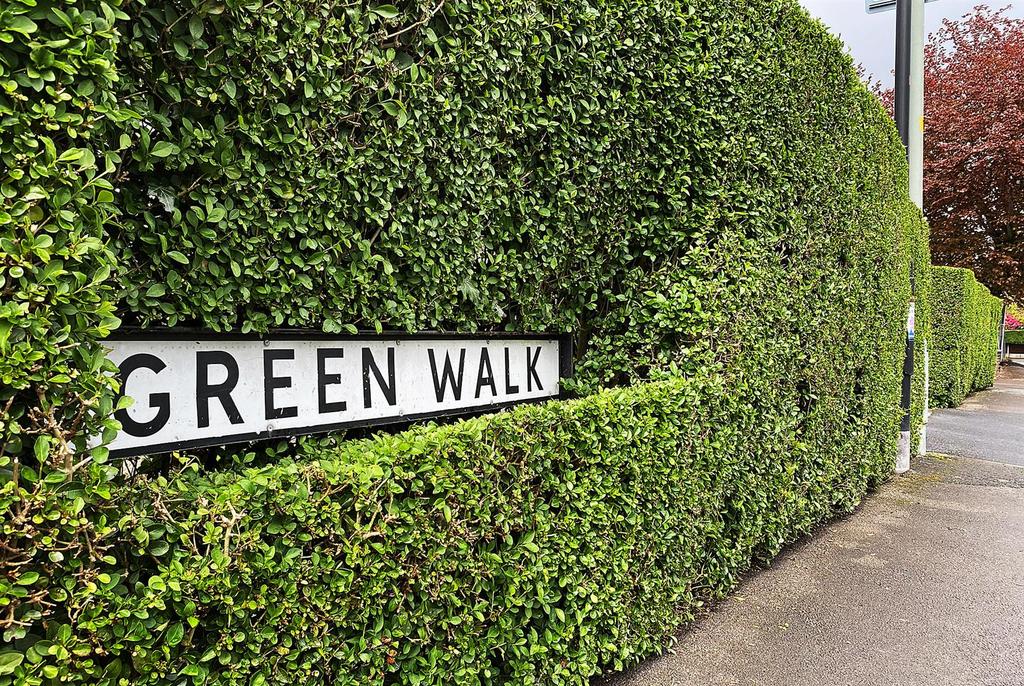 Green Walk, Timperley 3 bed semidetached house for sale £600,000