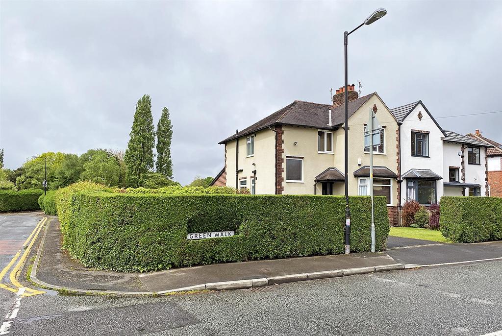 Green Walk, Timperley 3 bed semidetached house £600,000