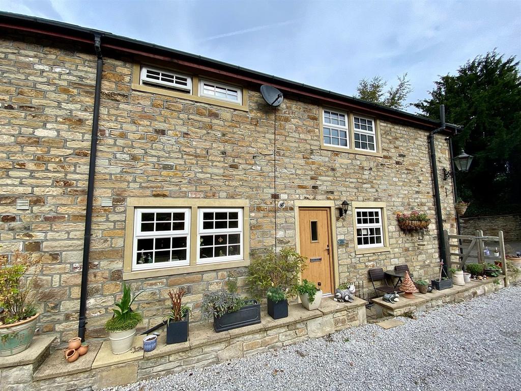 2b Sands Lane, Mirfield 3 bed house £1,000 pcm (£231 pw)