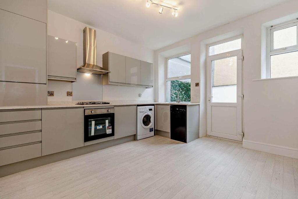Craven Street, Harrogate, HG1 5JE 2 bed end of terrace house £215,000