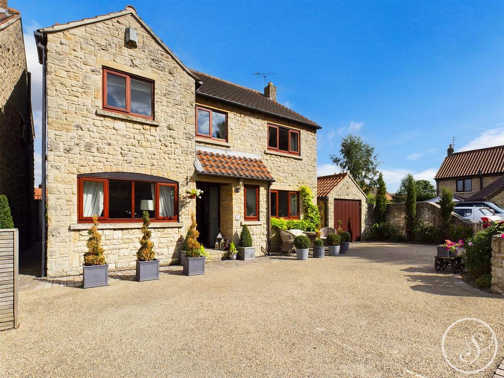 Rockingham Court, Towton, Tadcaster 5 bed detached house to rent £