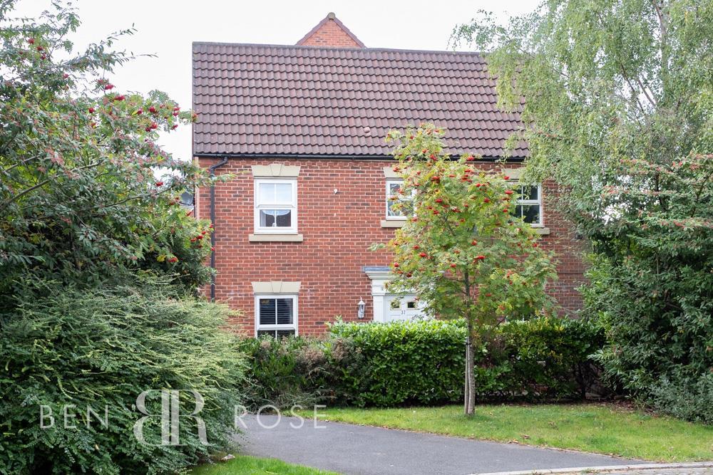 Quins Croft, Leyland 3 bed end of terrace house £170,000