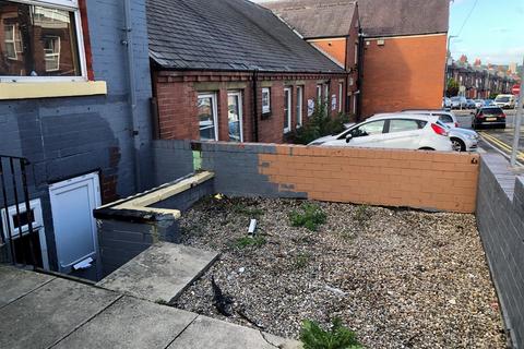 10 Ashton Mount, Leeds, LS8 5BT