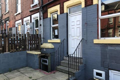 10 Ashton Mount, Leeds, LS8 5BT