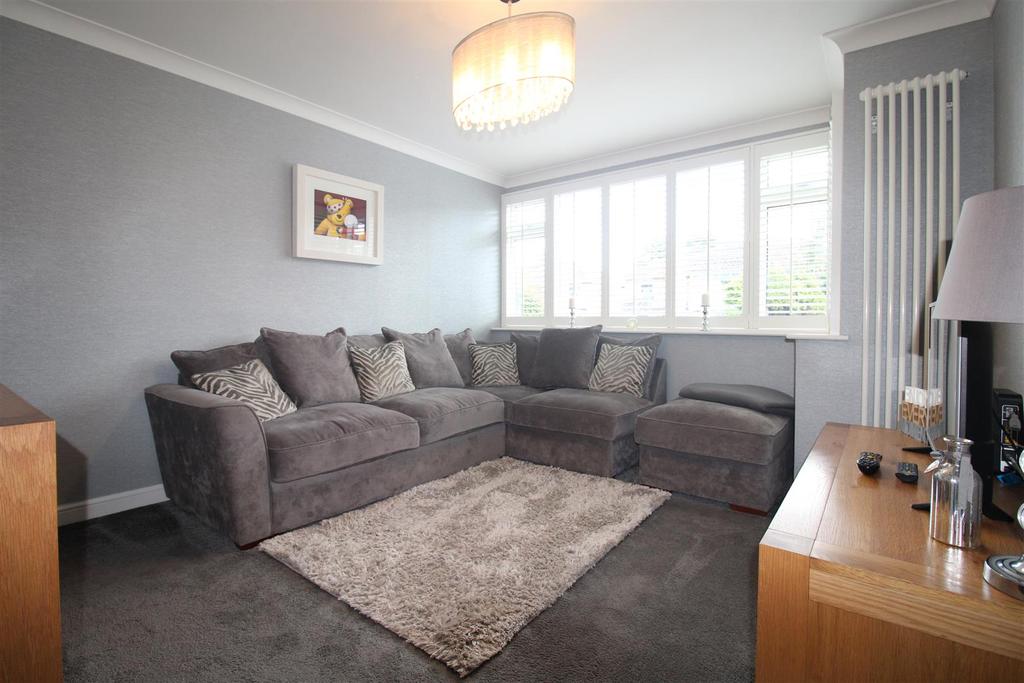 Richmond Grove, Stourbridge 3 bed semidetached house £330,000