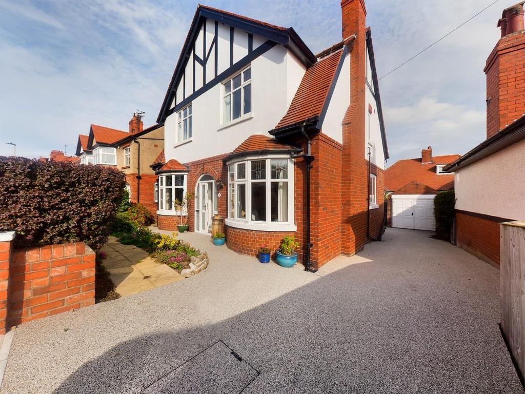 Chatsworth Gardens, Scarborough 5 bed detached house £290,000