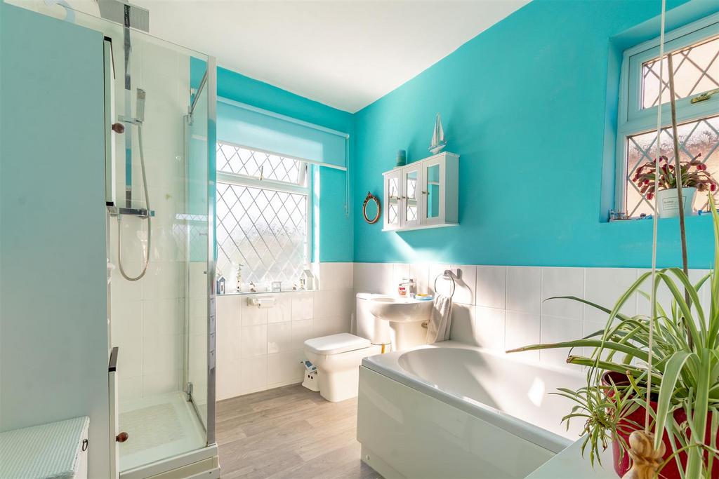 Bathroom (2)-HDR copy.jpg