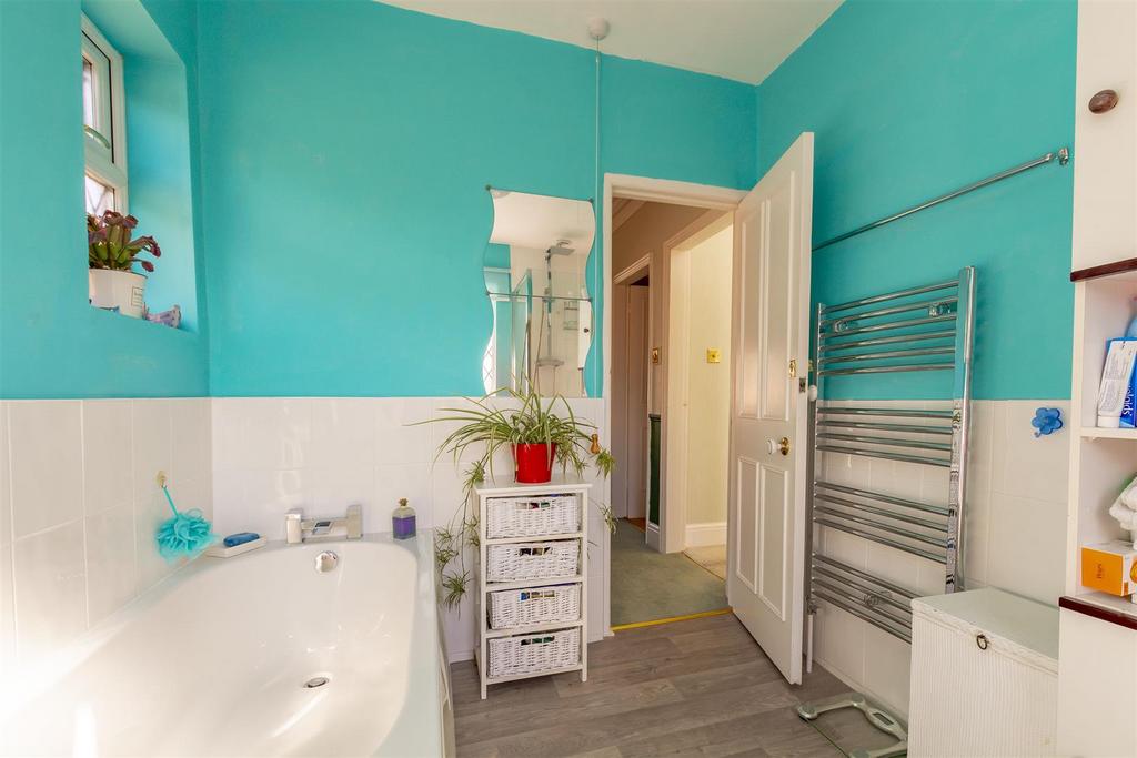 Bathroom (5)-HDR copy.jpg