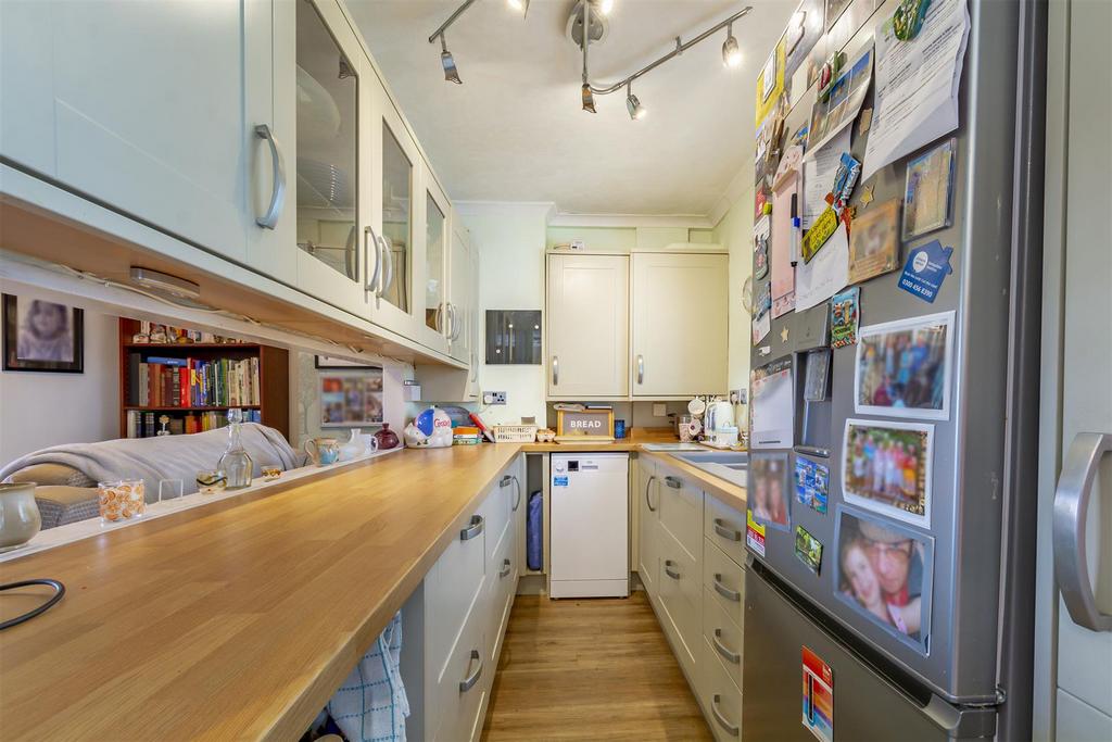 Kitchen (2)-HDR copy.jpg