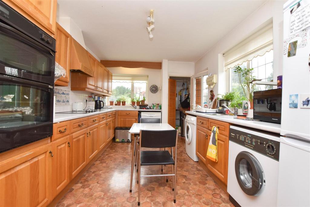 Dittons Road, Eastbourne 4 bed detached house £1,000,000