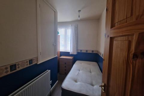 3 bedroom property to rent - White Abbey Road, Bradford