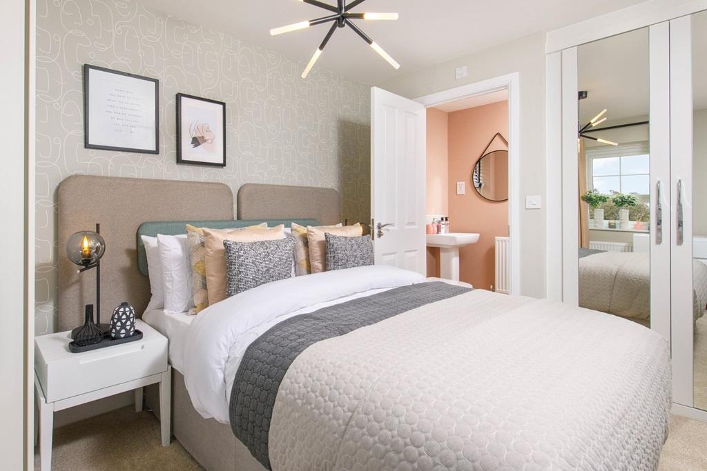 Double bedroom with en suite &amp; built-in storage...