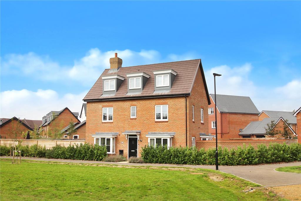 Acacia Crescent, Cresswell Park, Angmering, West Sussex 5 bed detached