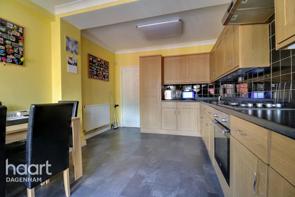 Arnold Road, Dagenham 3 bed terraced house £400,000