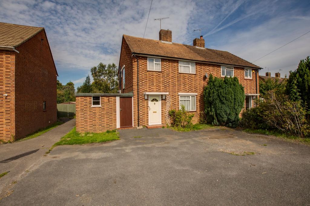 Maxwell Road, Beaconsfield, HP9 3 bed semidetached house for sale £