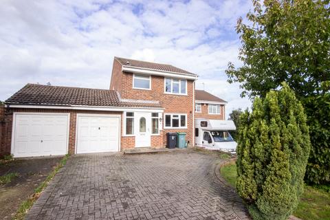 4 bedroom link detached house for sale - Glossop Close, East Cowes
