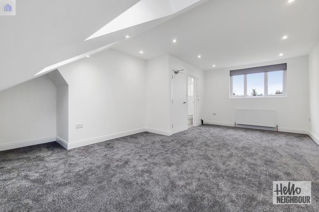 Melton Gardens, Romford, RM1 5 bed terraced house £3,700 pcm (£854 pw)