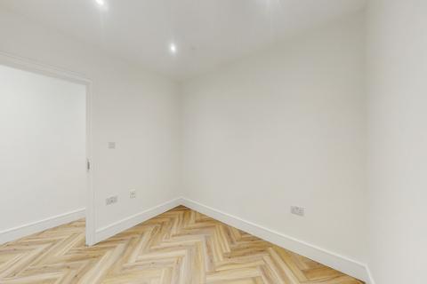 2 bedroom flat to rent - Northfield Avenue, Ealing, W13