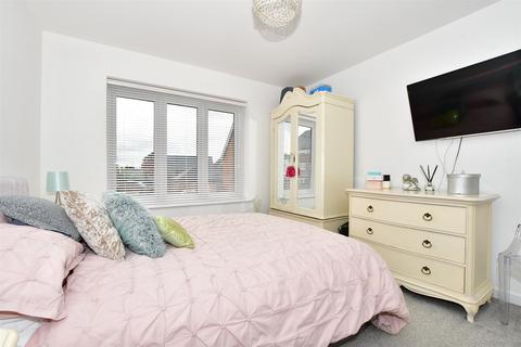 17 Farleigh Gardens, Wouldham, Rochester, ME1 3FW
