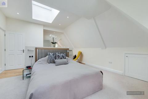 7 Stone Hall Road, London, N21 1LR