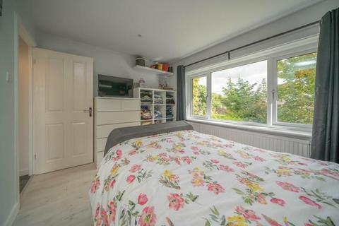 37 Aylesbury Close, Tytherington, Macclesfield, SK10 2LE
