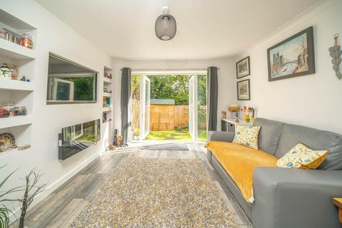 37 Aylesbury Close, Tytherington, Macclesfield, SK10 2LE