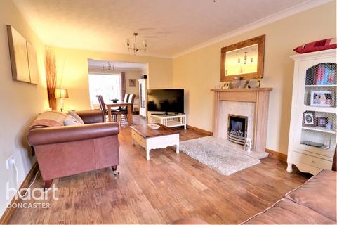 83 Brodsworth Way, Rossington, Doncaster, DN11 0FD