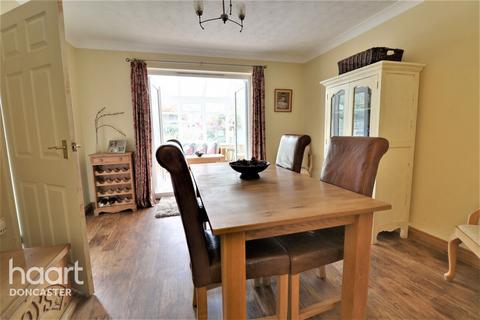 83 Brodsworth Way, Rossington, Doncaster, DN11 0FD