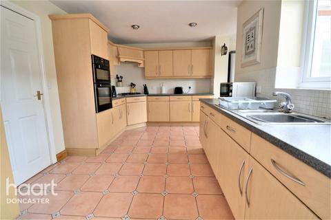 83 Brodsworth Way, Rossington, Doncaster, DN11 0FD