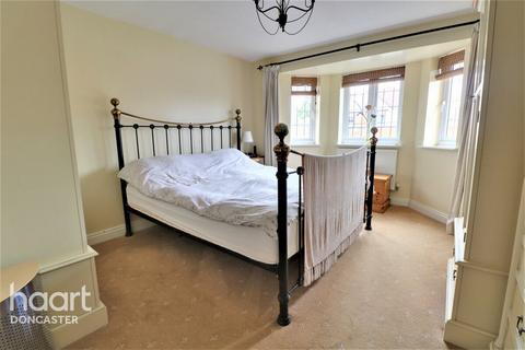 83 Brodsworth Way, Rossington, Doncaster, DN11 0FD