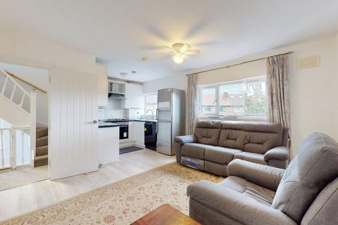 3 bedroom flat to rent, Iveagh Avenue, London, NW10