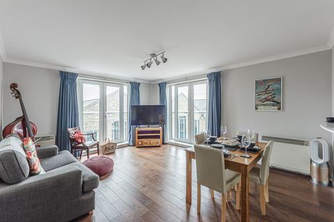 Flat 6, 12 Millennium Drive, London, E14 3GJ