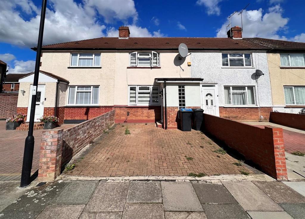 Stoneleigh Avenue, Enfield EN1 2 bed terraced house £1,700 pcm (£392 pw)
