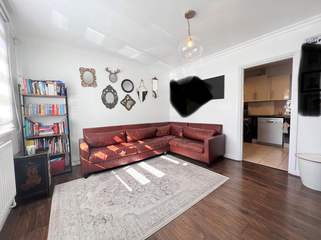 Stoneleigh Avenue, Enfield EN1 2 bed terraced house £1,700 pcm (£392 pw)