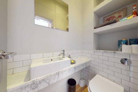 1 bedroom flat to rent, Hazlitt Road, Olympia W14